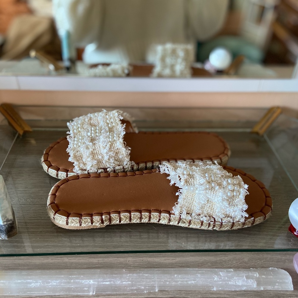 Pearl Sandals ! Size 8 women’s